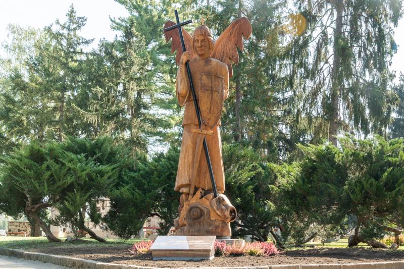 Szent Mihaly szobor_32.jpg